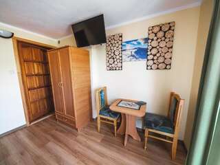 Хостелы Hostel & Apartments u Florka 2 Закопане Двухместный номер с 1 кроватью и видом на горы-3